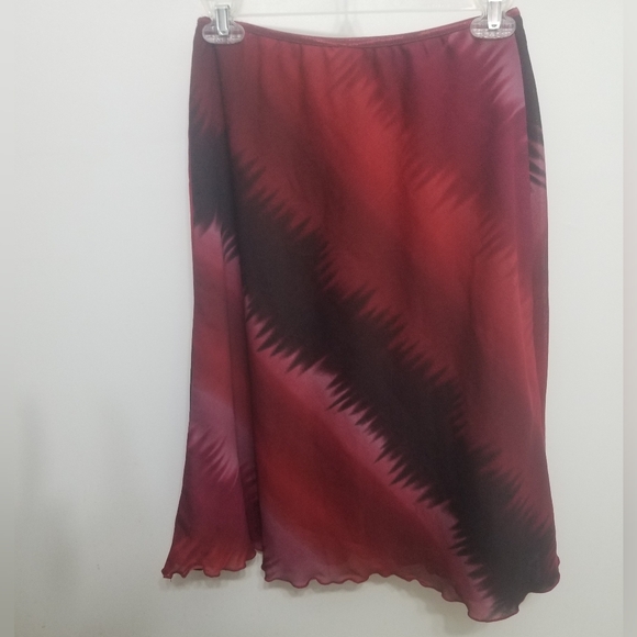 Stunning! EUC striped red skirt - Picture 2 of 4
